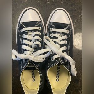Converse Chuck Taylor 6.5 women’s/ 4.5 men’s Worn for an hour. Perfect condition